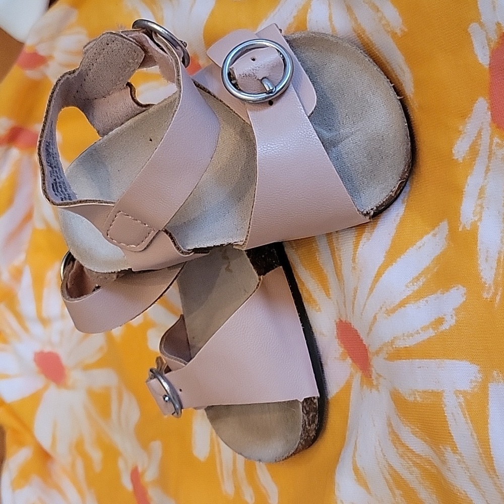 Old navy pink sandals. 3-6m